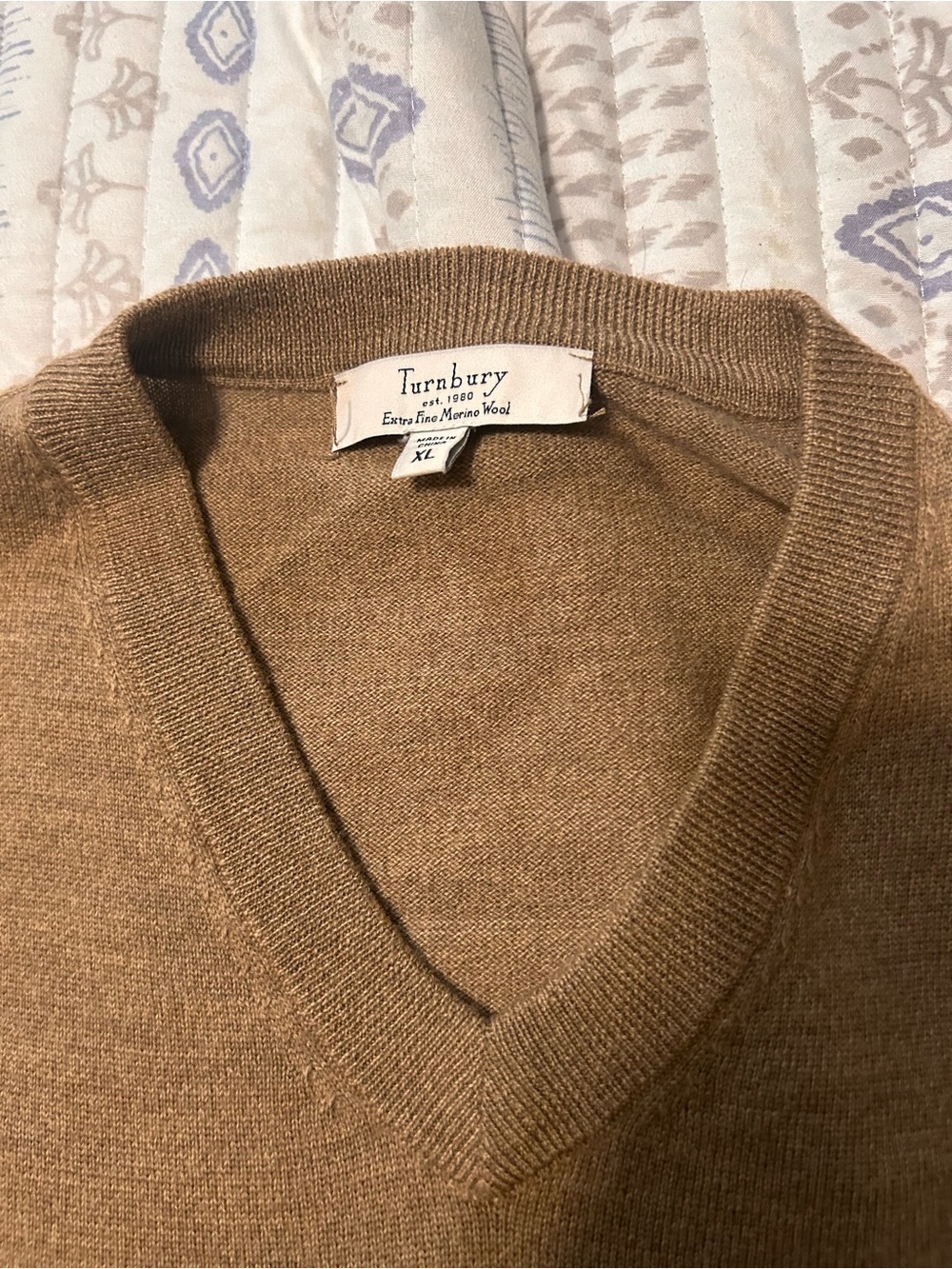 Turnbury Men's V-Neck Extra Fine Merino Wool Sweater - Camel Brown